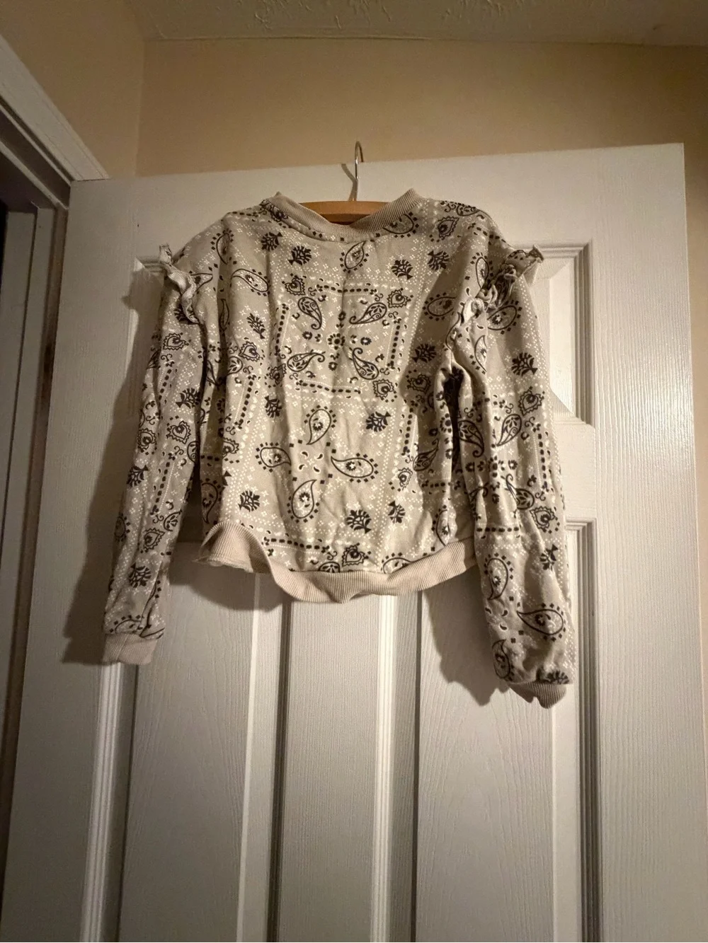 Girls' Beige Bandana Print Ruffle Sweatshirt